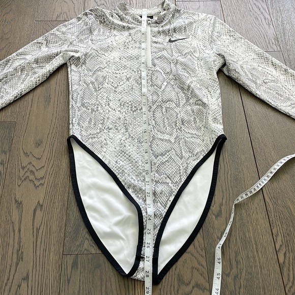 Nike ombré snakeskin print long sleeve bodysuit - Picture 9 of 10